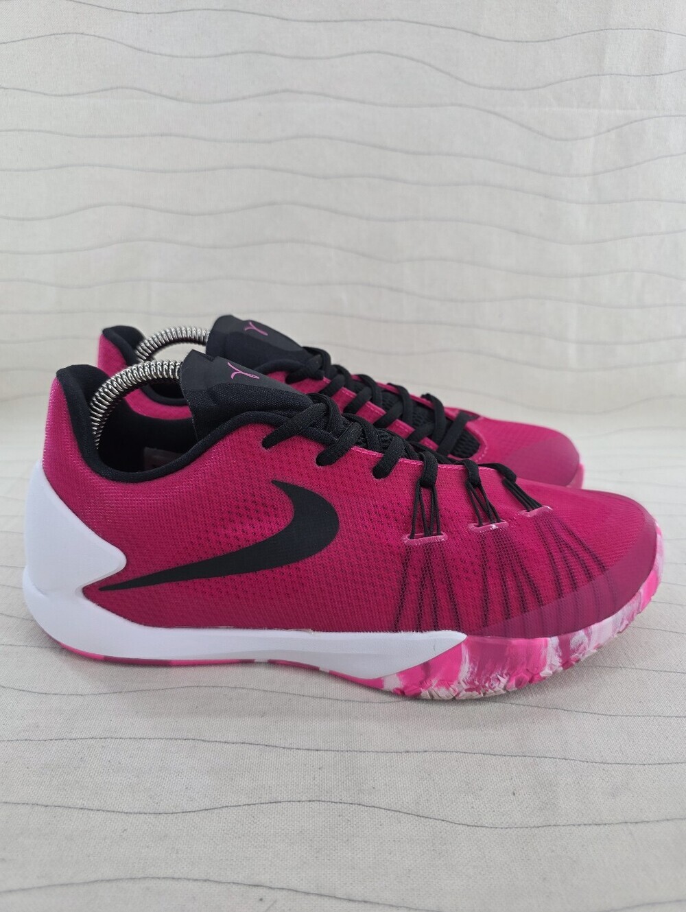 Nike Mens HyperChase TB 2015 Think Pink Kay Yow BCA Shoes 705363-602 Size 7.5
